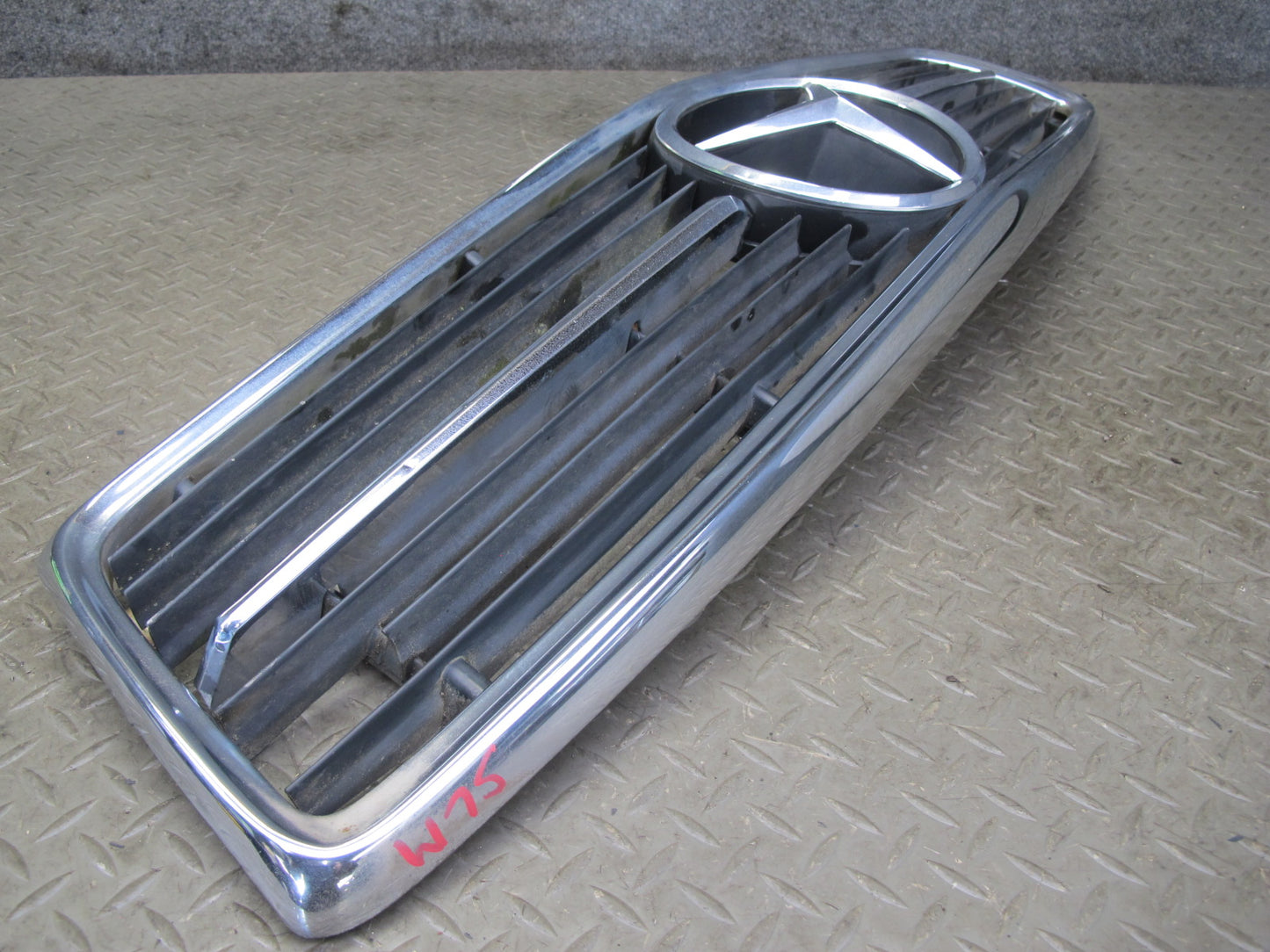 73-89 Mercedes R107 Sl-class Front Radiator Hood Chrome Grille w Emblem OEM