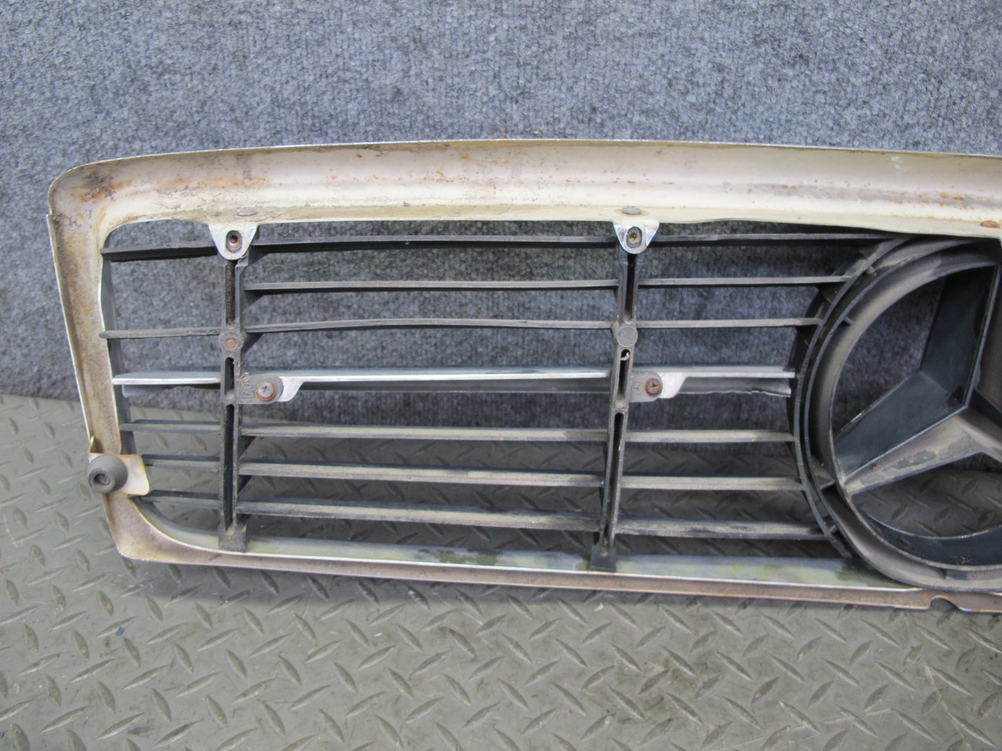 73-89 Mercedes R107 Sl-class Front Radiator Hood Chrome Grille w Emblem OEM