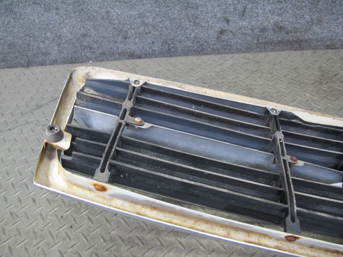73-89 Mercedes R107 Sl-class Front Radiator Hood Chrome Grille w Emblem OEM