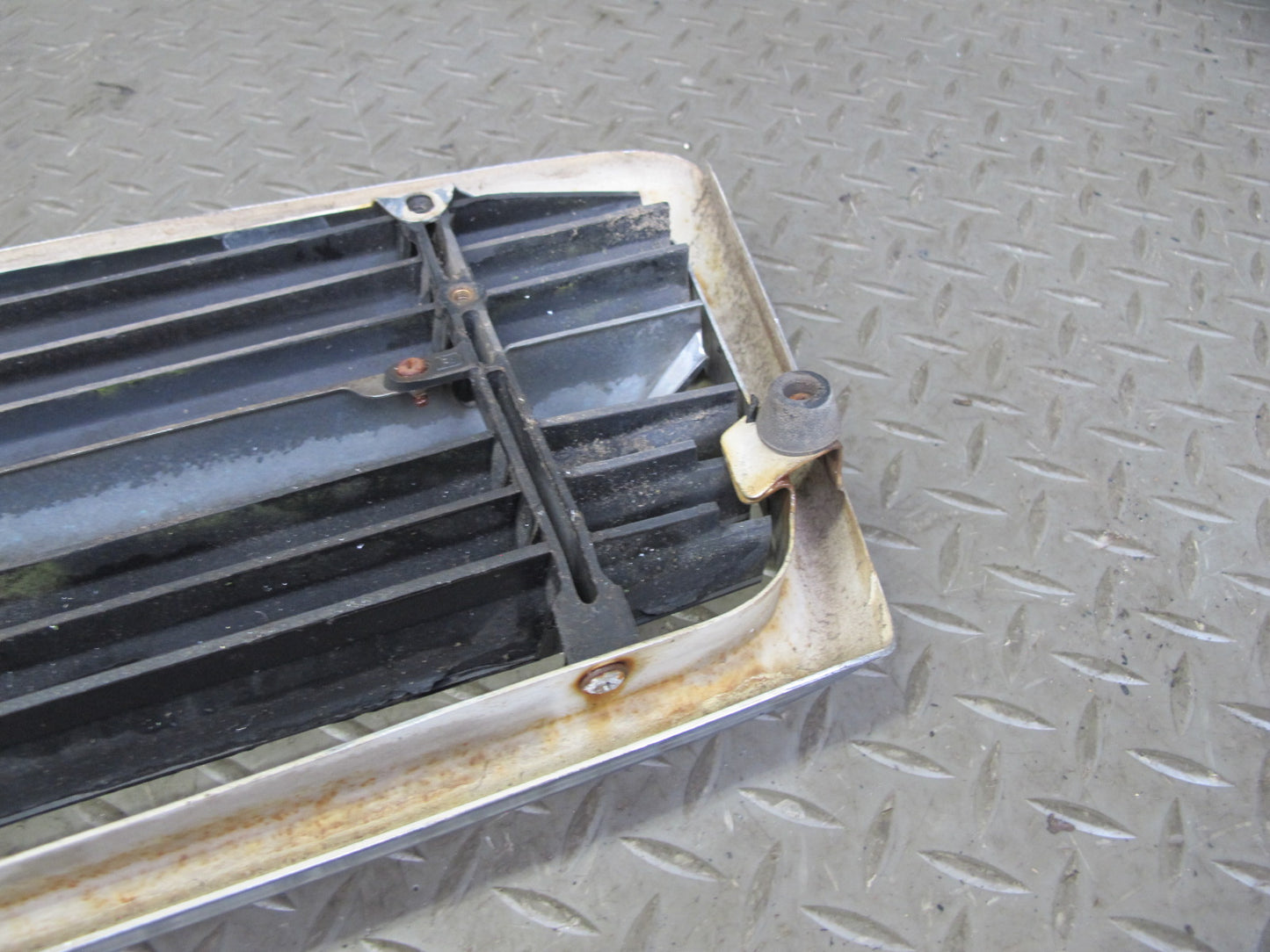 73-89 Mercedes R107 Sl-class Front Radiator Hood Chrome Grille w Emblem OEM