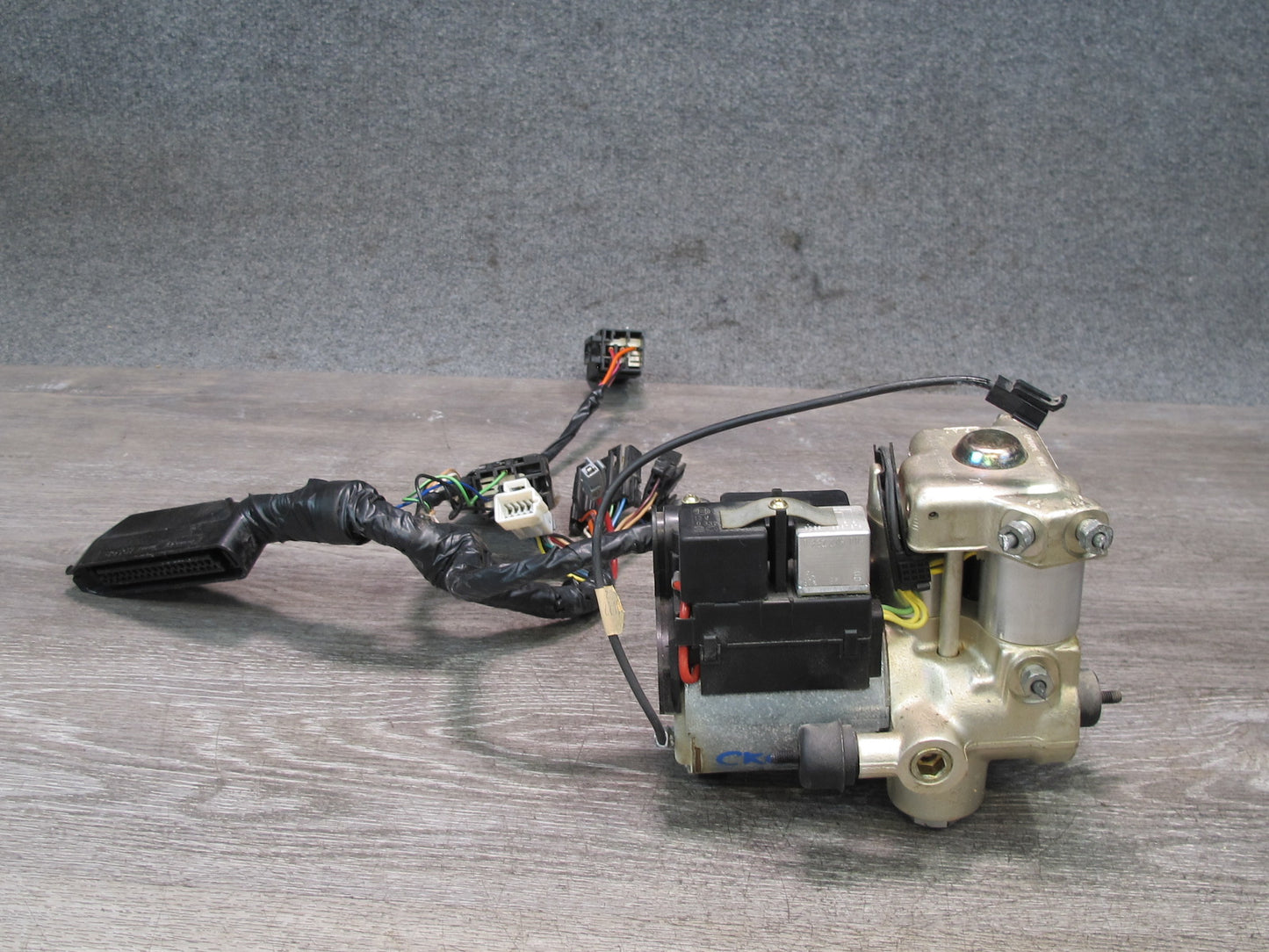 86-91 Chevrolet Corvette C4 ABS Brake Pump Module 0265200059 OEM