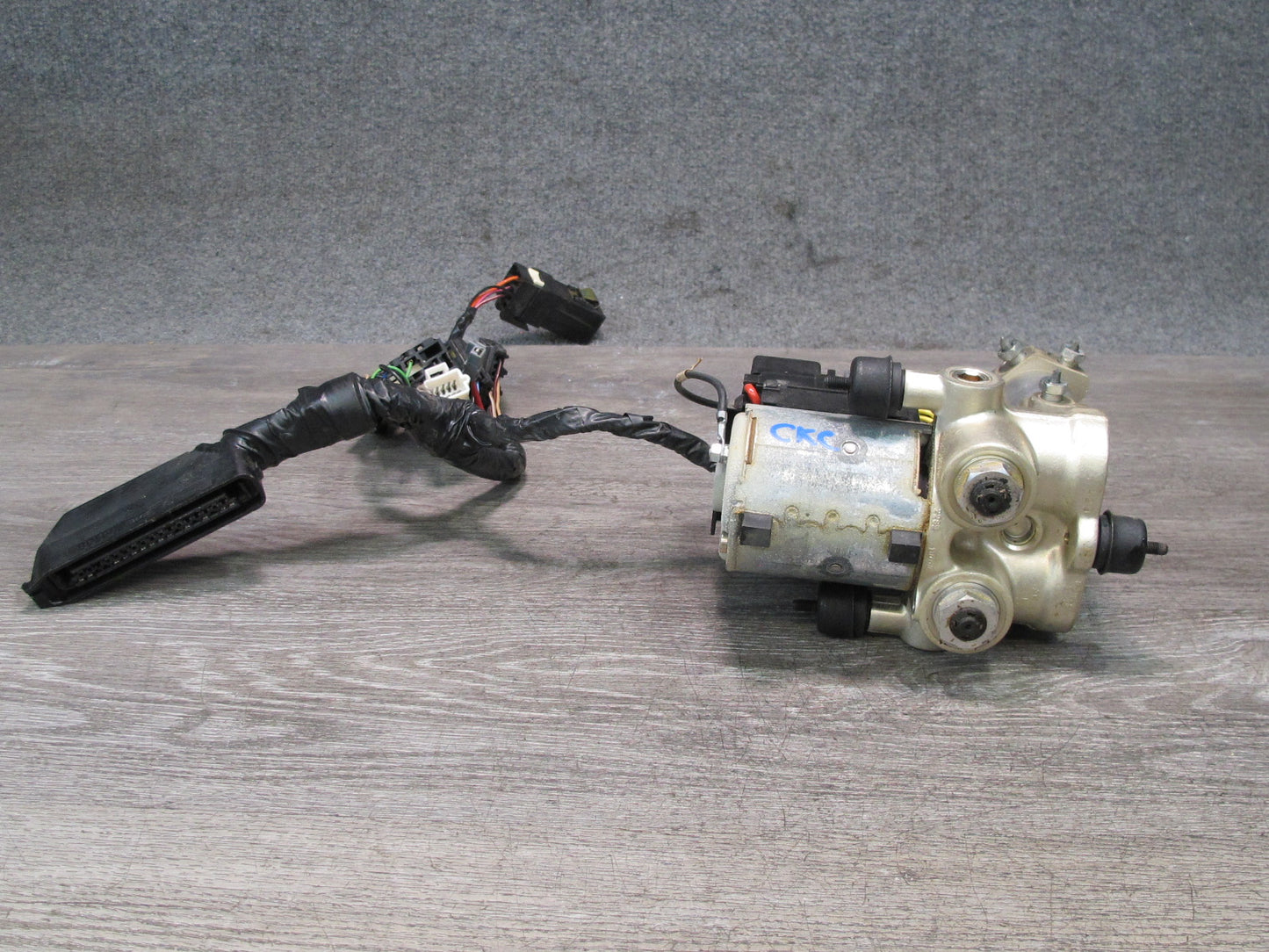 86-91 Chevrolet Corvette C4 ABS Brake Pump Module 0265200059 OEM