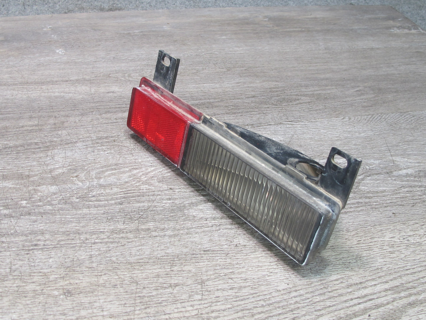 91-96 Chevrolet Corvette C4 Rear Right Side Marker Light Lamp 16508520 OEM