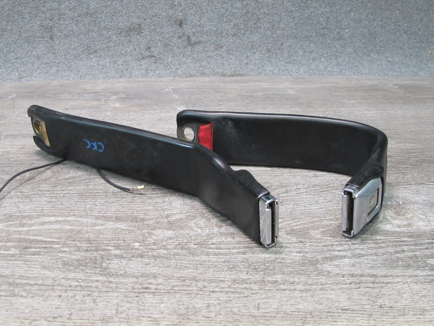 86-94 CHEVROLET CORVETTE C4 RIGHT & LEFT SIDE SEATBELT BUCKLE SET OEM