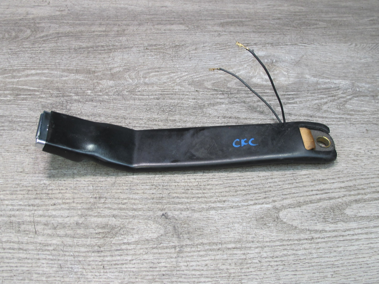 86-94 CHEVROLET CORVETTE C4 RIGHT & LEFT SIDE SEATBELT BUCKLE SET OEM