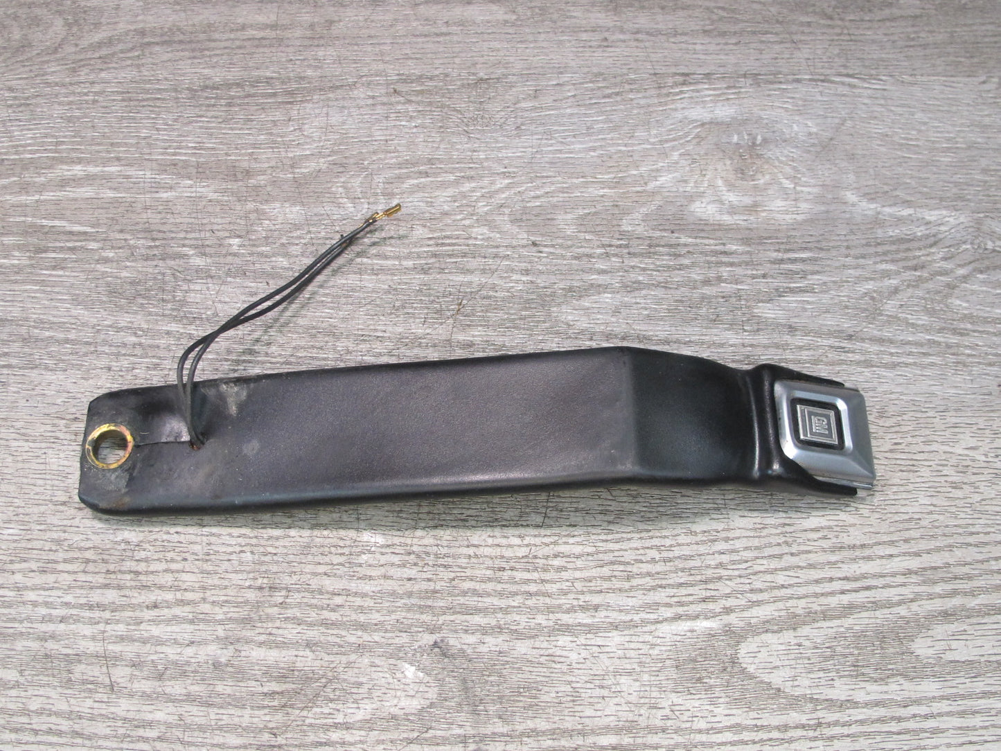 86-94 CHEVROLET CORVETTE C4 RIGHT & LEFT SIDE SEATBELT BUCKLE SET OEM