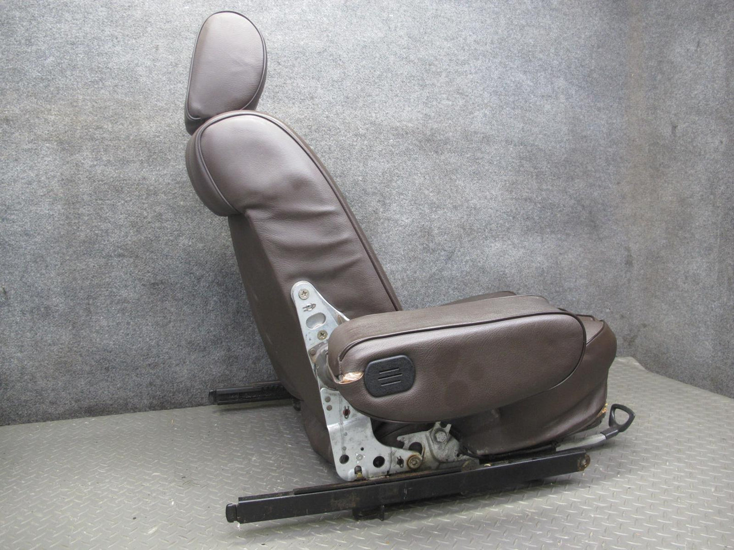 73-85 Mercedes R107 Set of 2 Front Left & Right Leather Seat Brown Brasil OEM