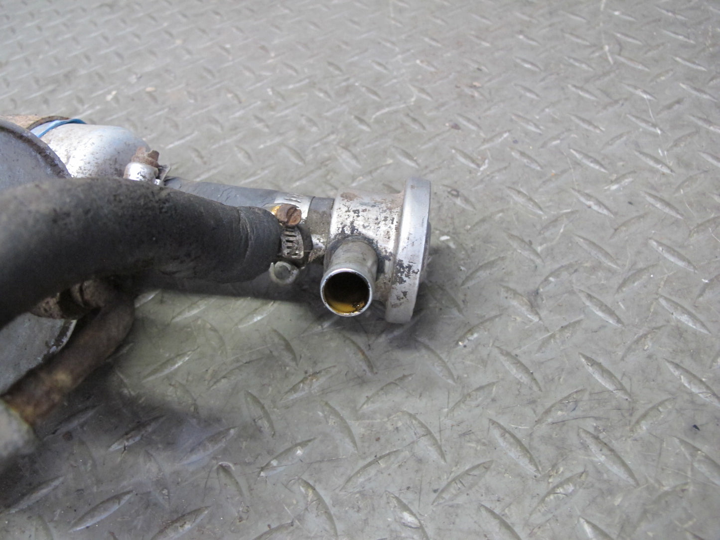 81-85 Mercedes R107 380SL Fuel Filter & Pump Assembly w Bracket & Cover OEM