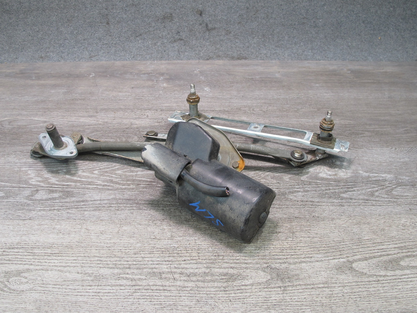 73-85 Mercedes R107 Windshield Wiper Transmission Linkage w Motor OEM