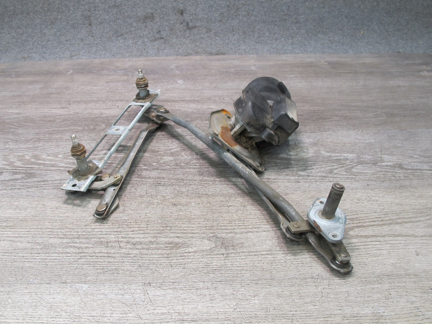 73-85 Mercedes R107 Windshield Wiper Transmission Linkage w Motor OEM
