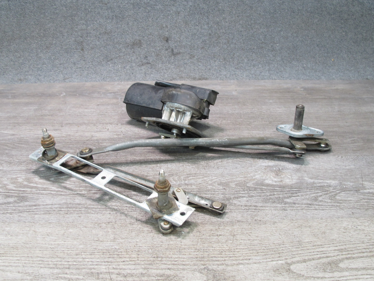 73-85 Mercedes R107 Windshield Wiper Transmission Linkage w Motor OEM