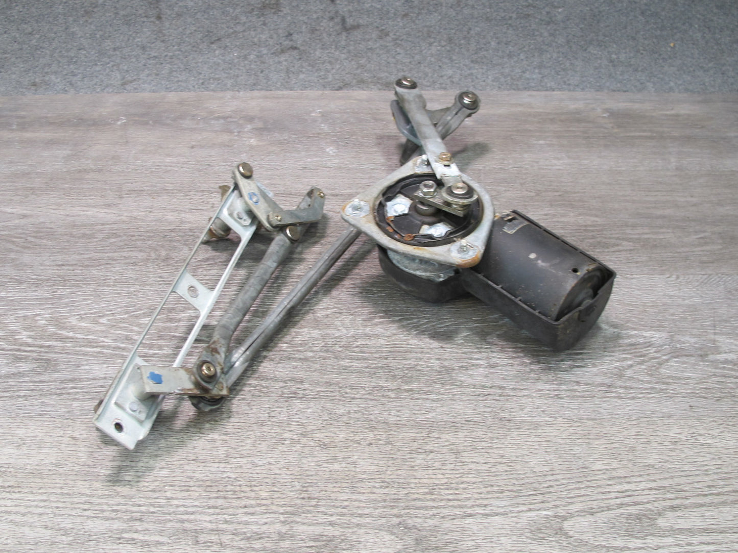 73-85 Mercedes R107 Windshield Wiper Transmission Linkage w Motor OEM