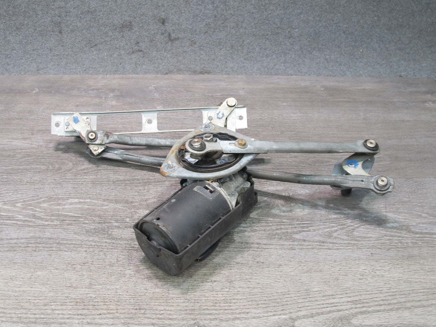 73-85 Mercedes R107 Windshield Wiper Transmission Linkage w Motor OEM