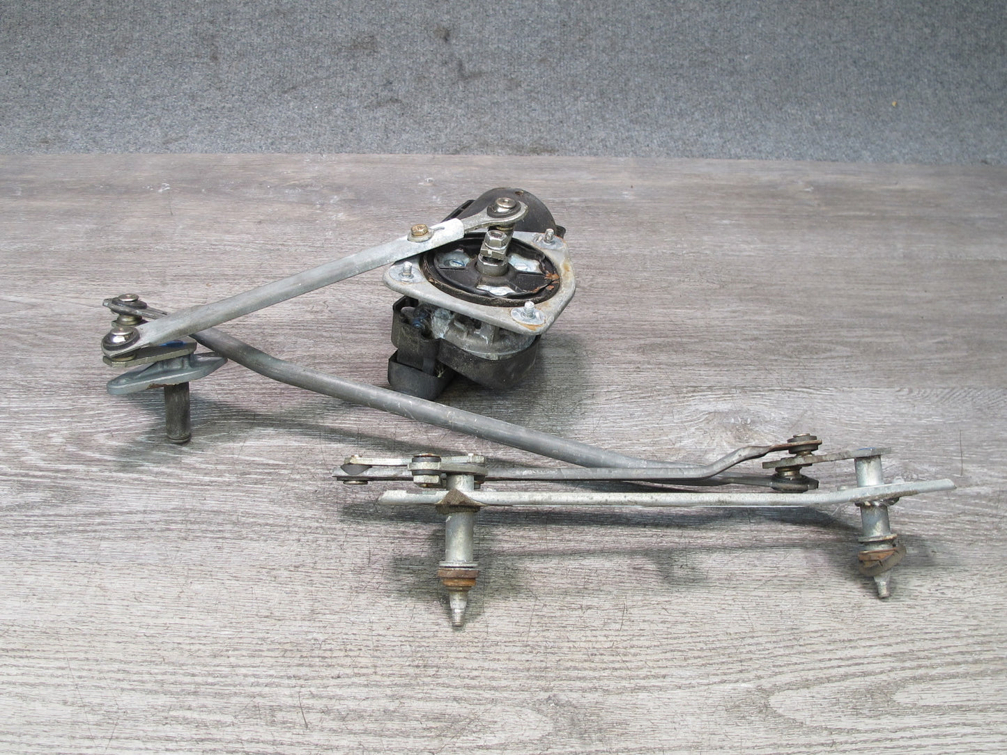 73-85 Mercedes R107 Windshield Wiper Transmission Linkage w Motor OEM