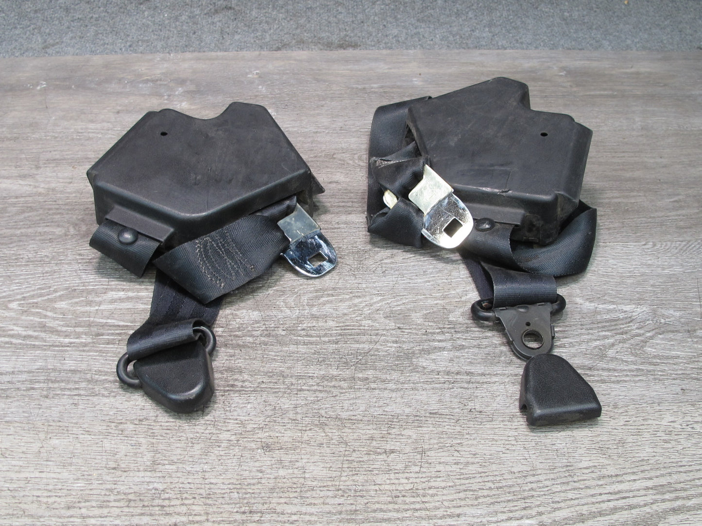 86-94 CHEVROLET CORVETTE C4 FRONT RIGHT & LEFT SIDE SEATBELT RETRACTOR SET OEM