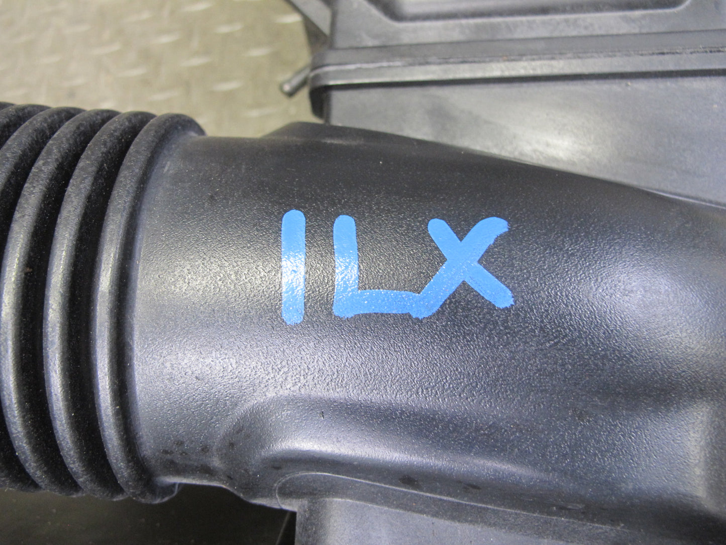1998-2004 Lexus UZJ100L LX470 Air Intake Inlet Resonator Pipe 17875-50190