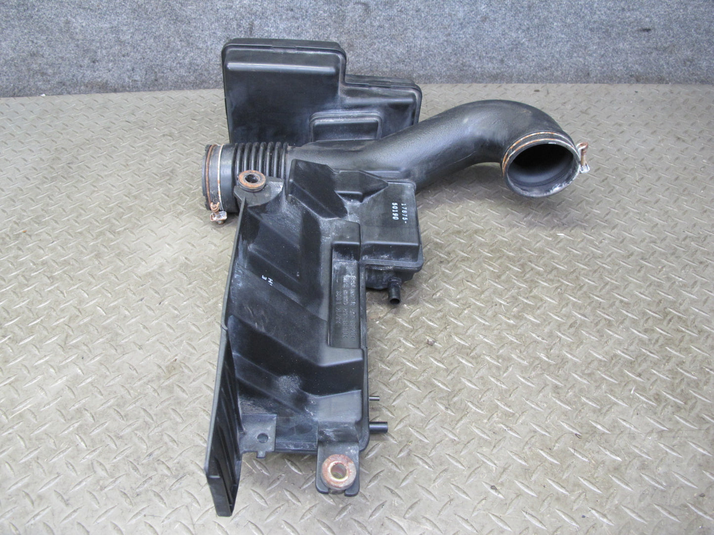 1998-2004 Lexus UZJ100L LX470 Air Intake Inlet Resonator Pipe 17875-50190