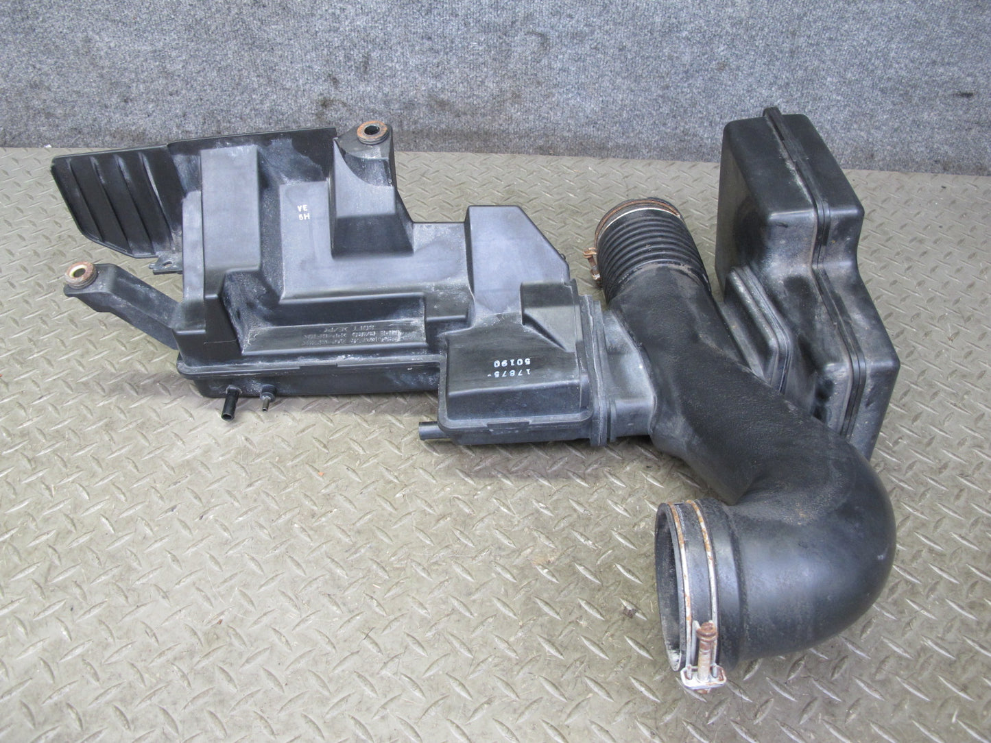 1998-2004 Lexus UZJ100L LX470 Air Intake Inlet Resonator Pipe 17875-50190