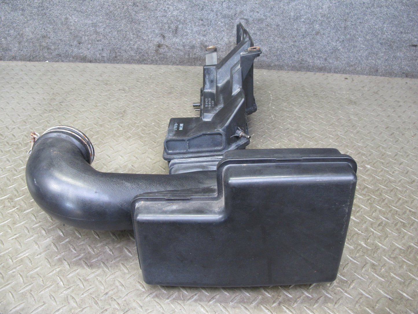1998-2004 Lexus UZJ100L LX470 Air Intake Inlet Resonator Pipe 17875-50190