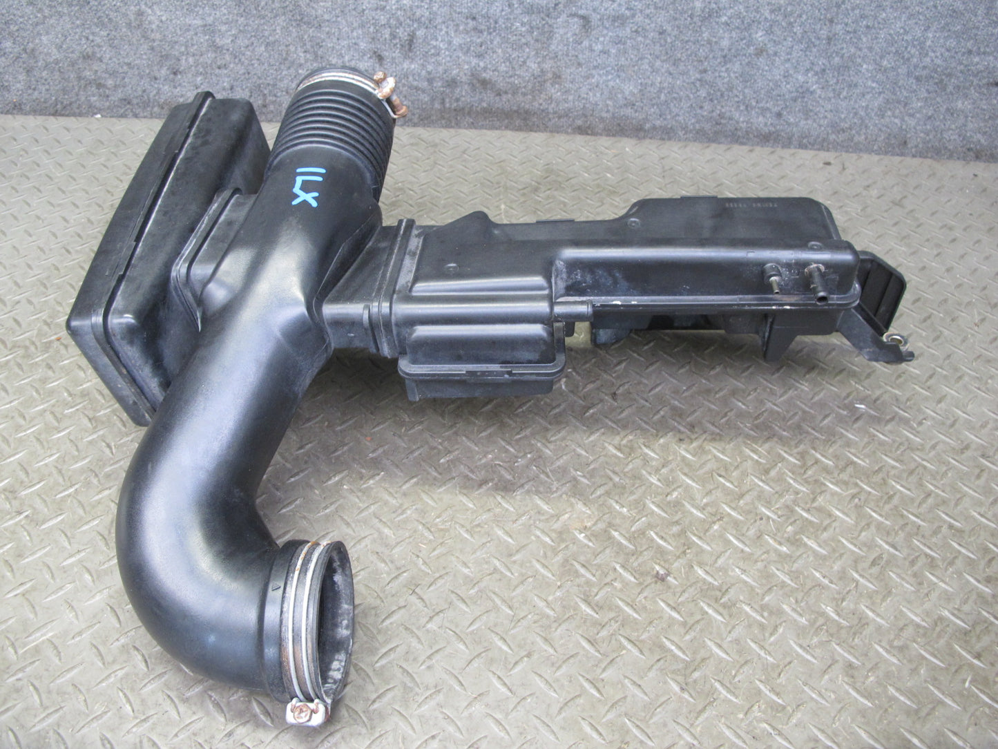 1998-2004 Lexus UZJ100L LX470 Air Intake Inlet Resonator Pipe 17875-50190