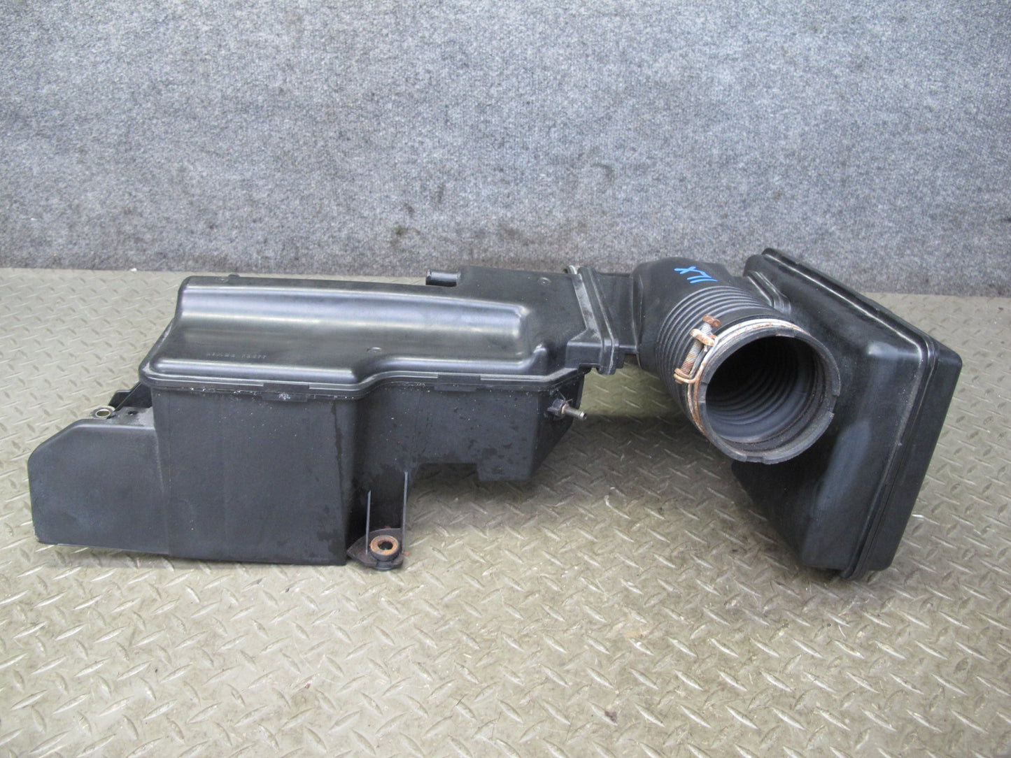 1998-2004 Lexus UZJ100L LX470 Air Intake Inlet Resonator Pipe 17875-50190