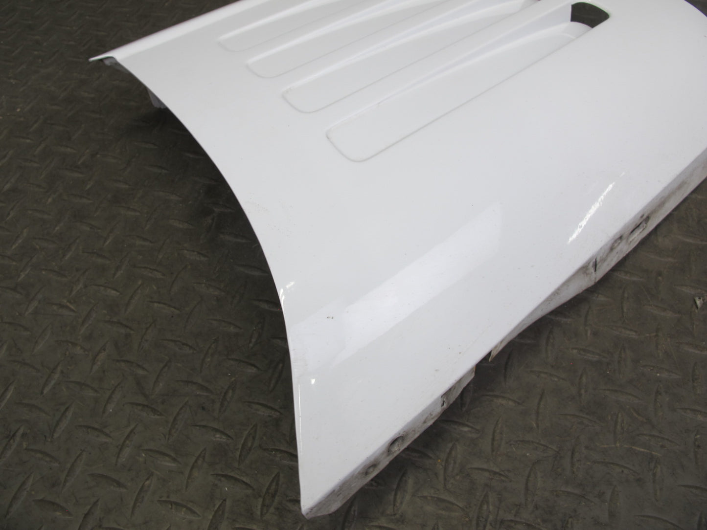 91-94 Chevrolet Corvette C4 Front Right Fender Lower Trim Molding 10135976 OEM