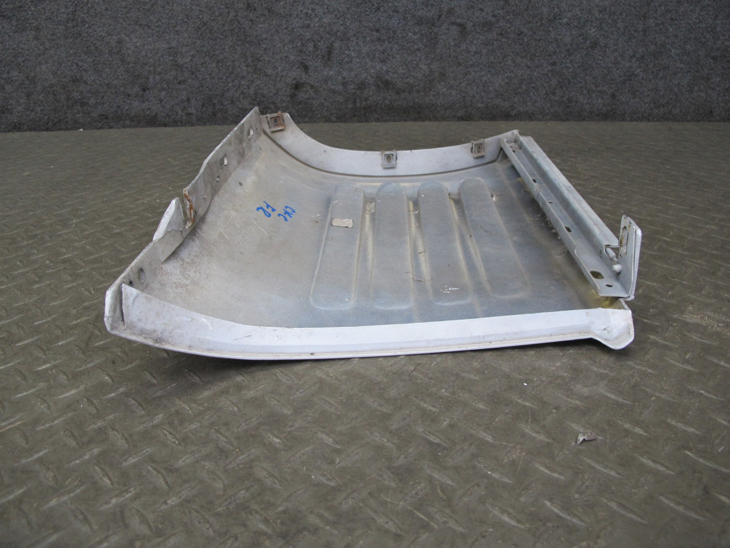 91-94 Chevrolet Corvette C4 Front Right Fender Lower Trim Molding 10135976 OEM