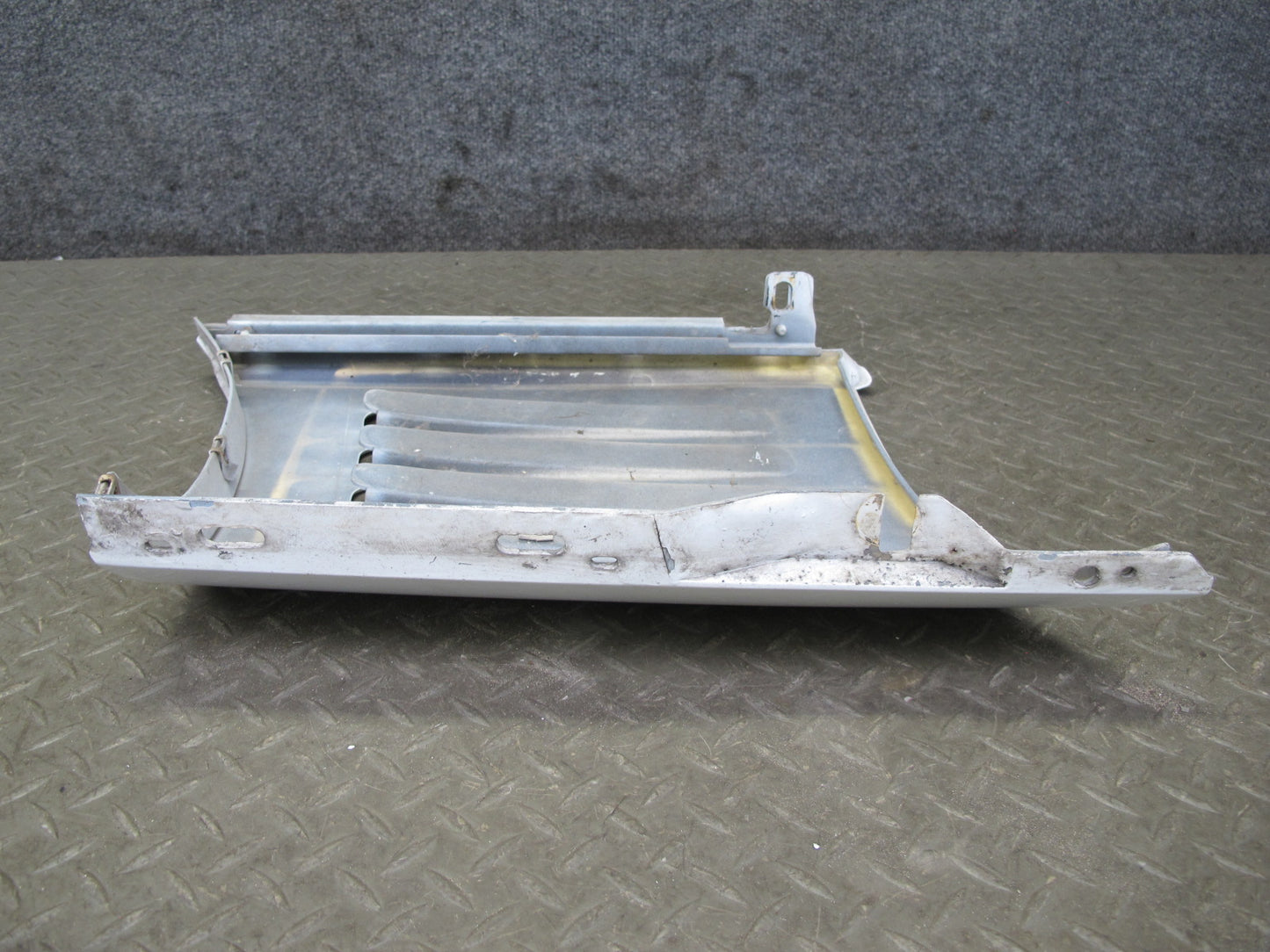 91-94 Chevrolet Corvette C4 Front Right Fender Lower Trim Molding 10135976 OEM