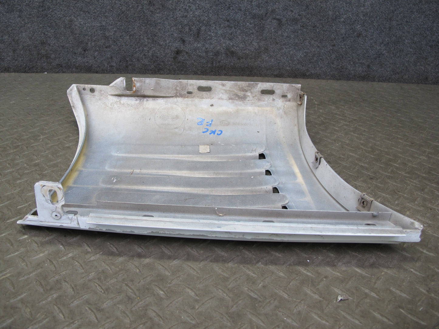 91-94 Chevrolet Corvette C4 Front Right Fender Lower Trim Molding 10135976 OEM