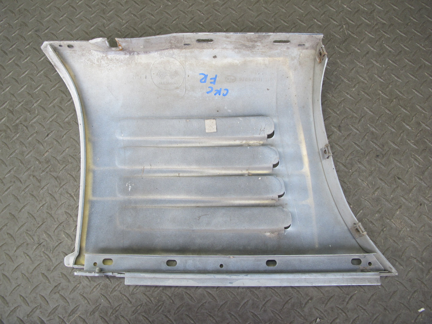 91-94 Chevrolet Corvette C4 Front Right Fender Lower Trim Molding 10135976 OEM