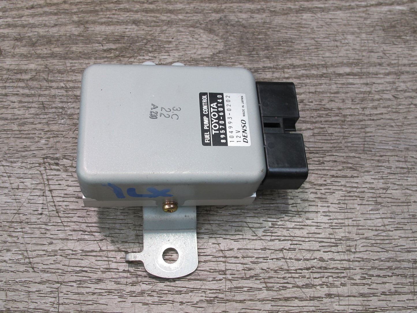 1998-2002 Lexus J100 LX470 Fuel Pump Driver Control Module 89570-60140