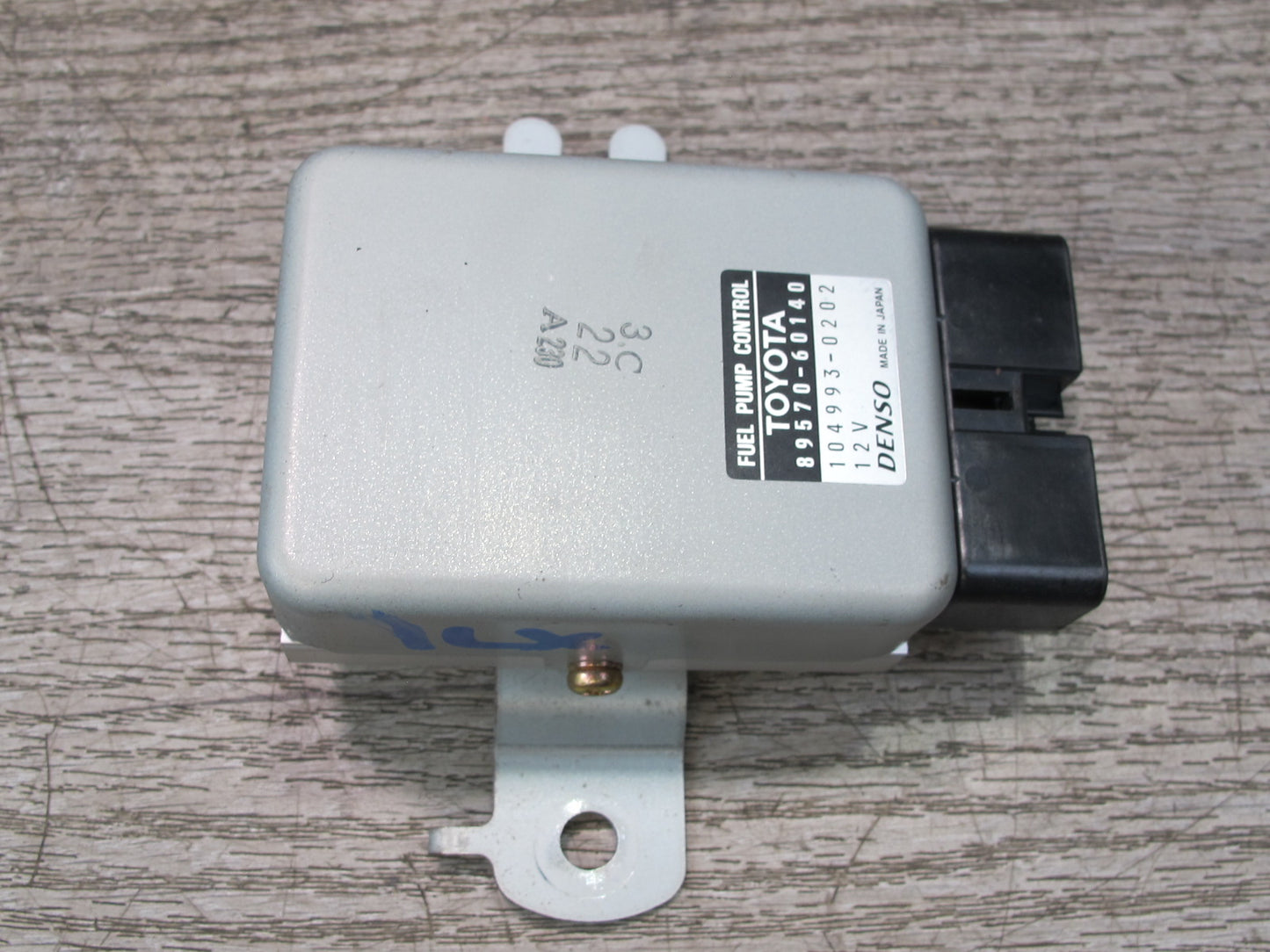 1998-2002 Lexus J100 LX470 Fuel Pump Driver Control Module 89570-60140