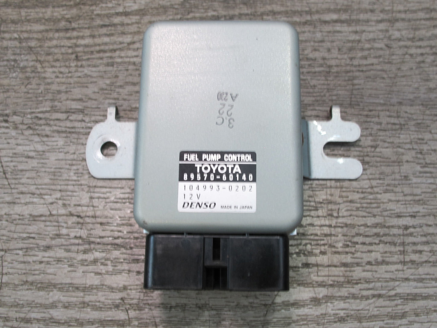 1998-2002 Lexus J100 LX470 Fuel Pump Driver Control Module 89570-60140