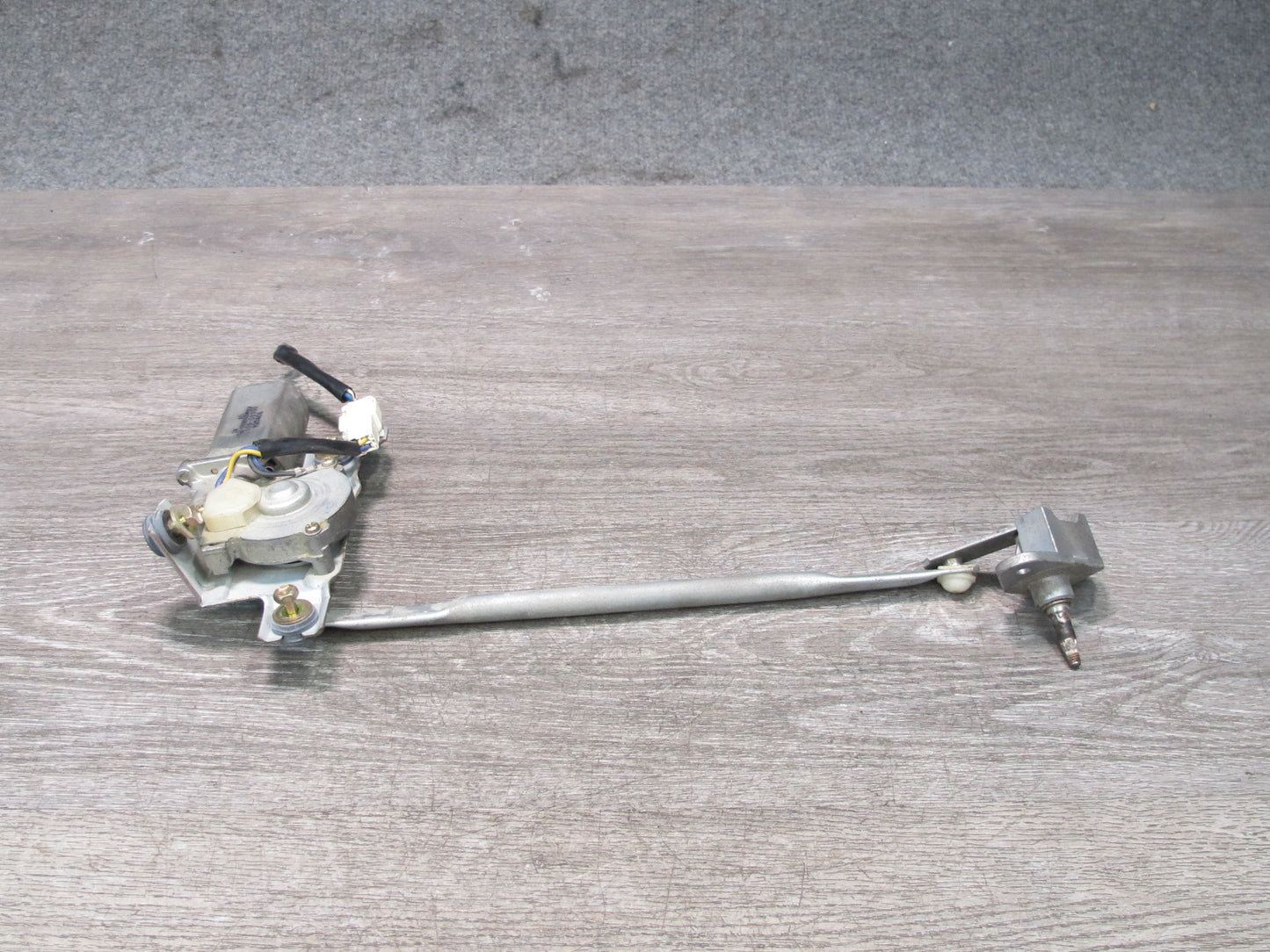 1998-2007 Lexus J100 LX470 Rear Windshield Wiper Motor W/ Linkage 85080-60170