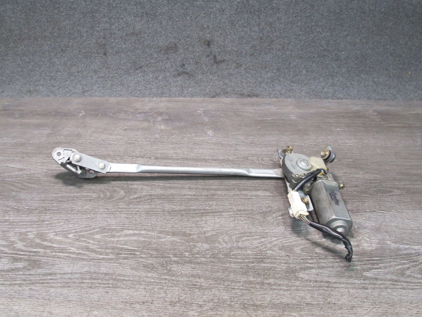 1998-2007 Lexus J100 LX470 Rear Windshield Wiper Motor W/ Linkage 85080-60170