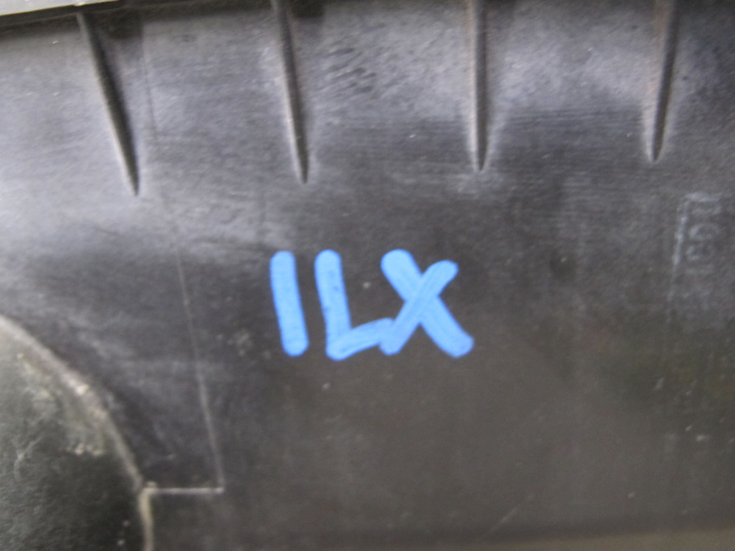 1998-2006 Lexus J100L LX470 Engine Air Intake Cleaner Filter Box Housing