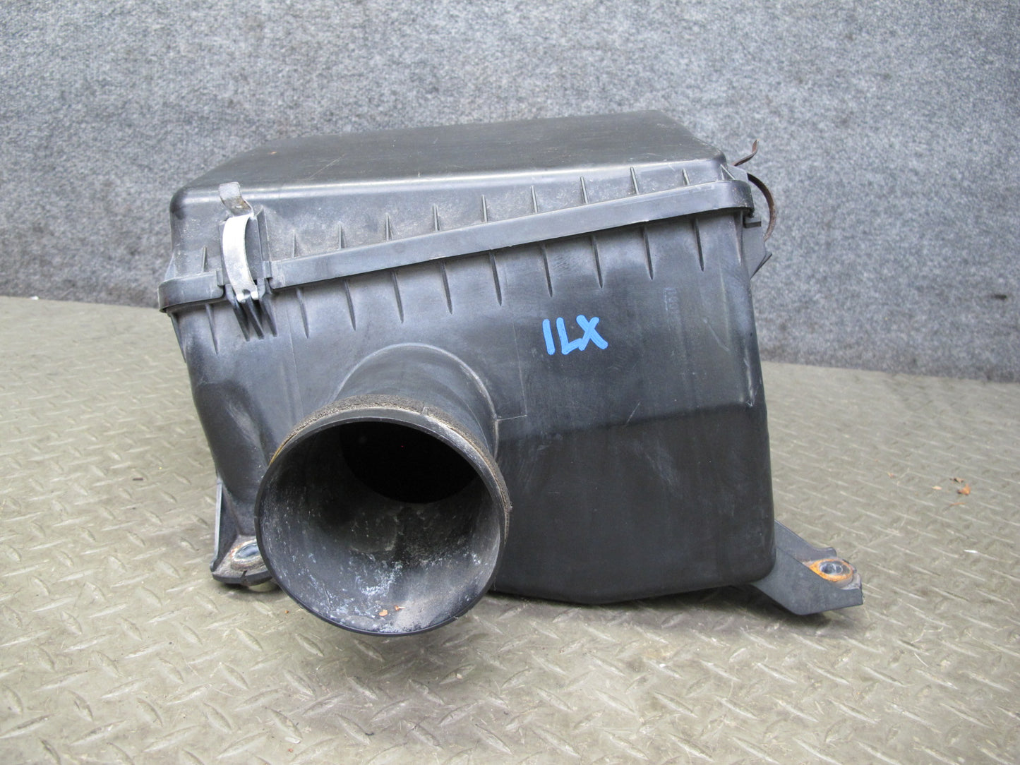 1998-2006 Lexus J100L LX470 Engine Air Intake Cleaner Filter Box Housing