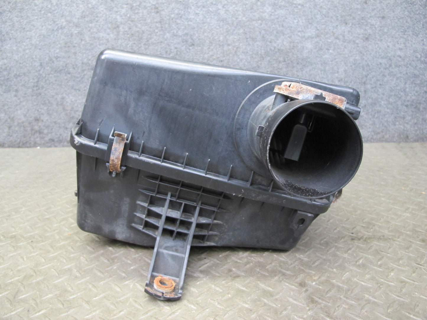 1998-2006 Lexus J100L LX470 Engine Air Intake Cleaner Filter Box Housing