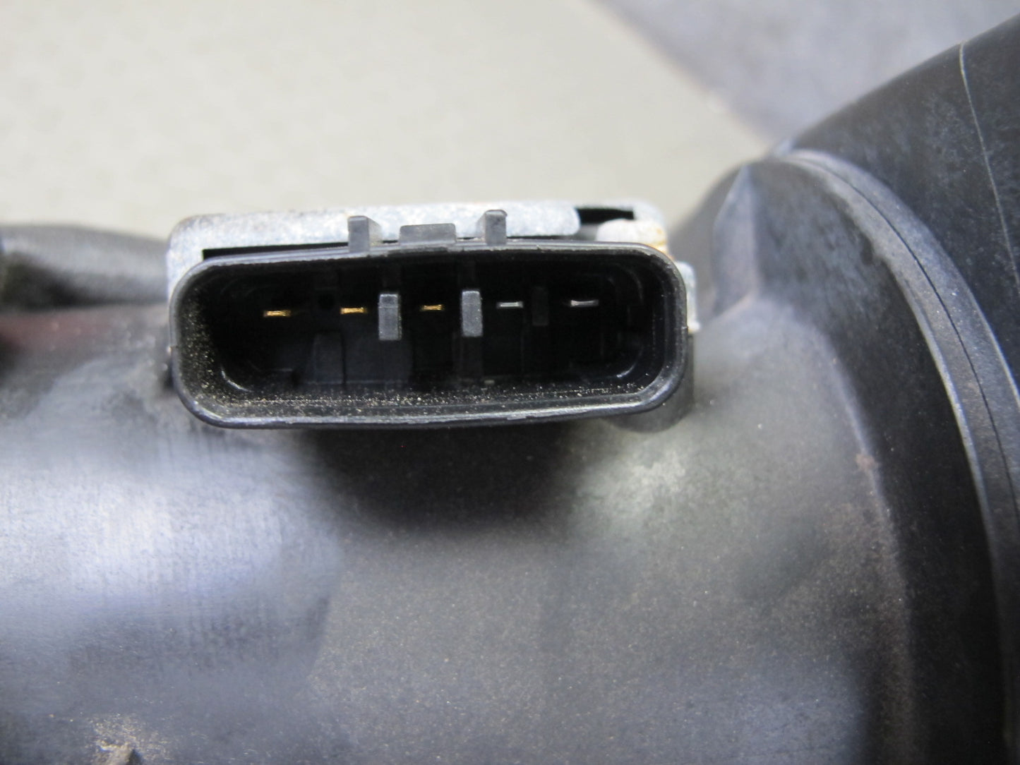 1998-2006 Lexus J100L LX470 Engine Air Intake Cleaner Filter Box Housing