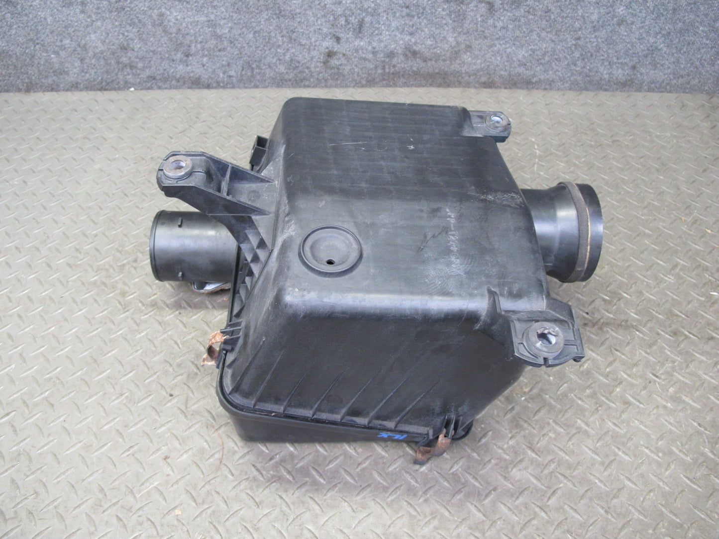 1998-2006 Lexus J100L LX470 Engine Air Intake Cleaner Filter Box Housing