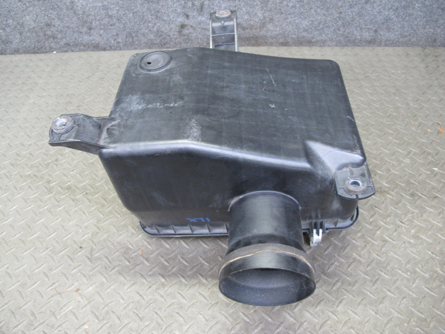 1998-2006 Lexus J100L LX470 Engine Air Intake Cleaner Filter Box Housing
