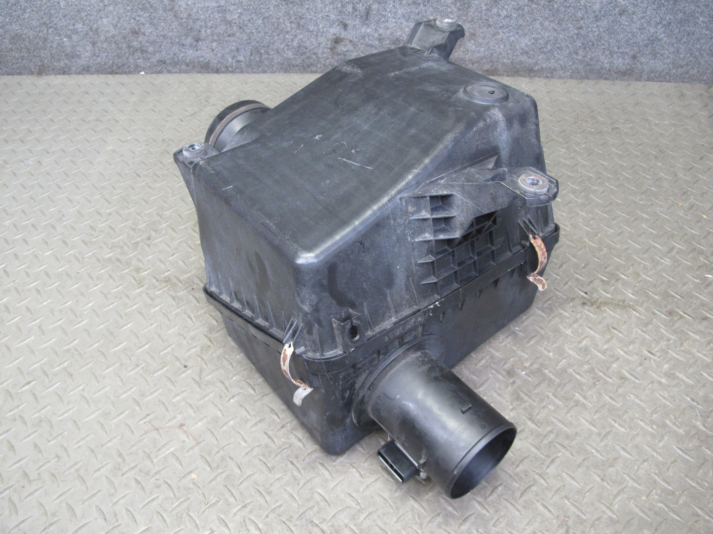 1998-2006 Lexus J100L LX470 Engine Air Intake Cleaner Filter Box Housing
