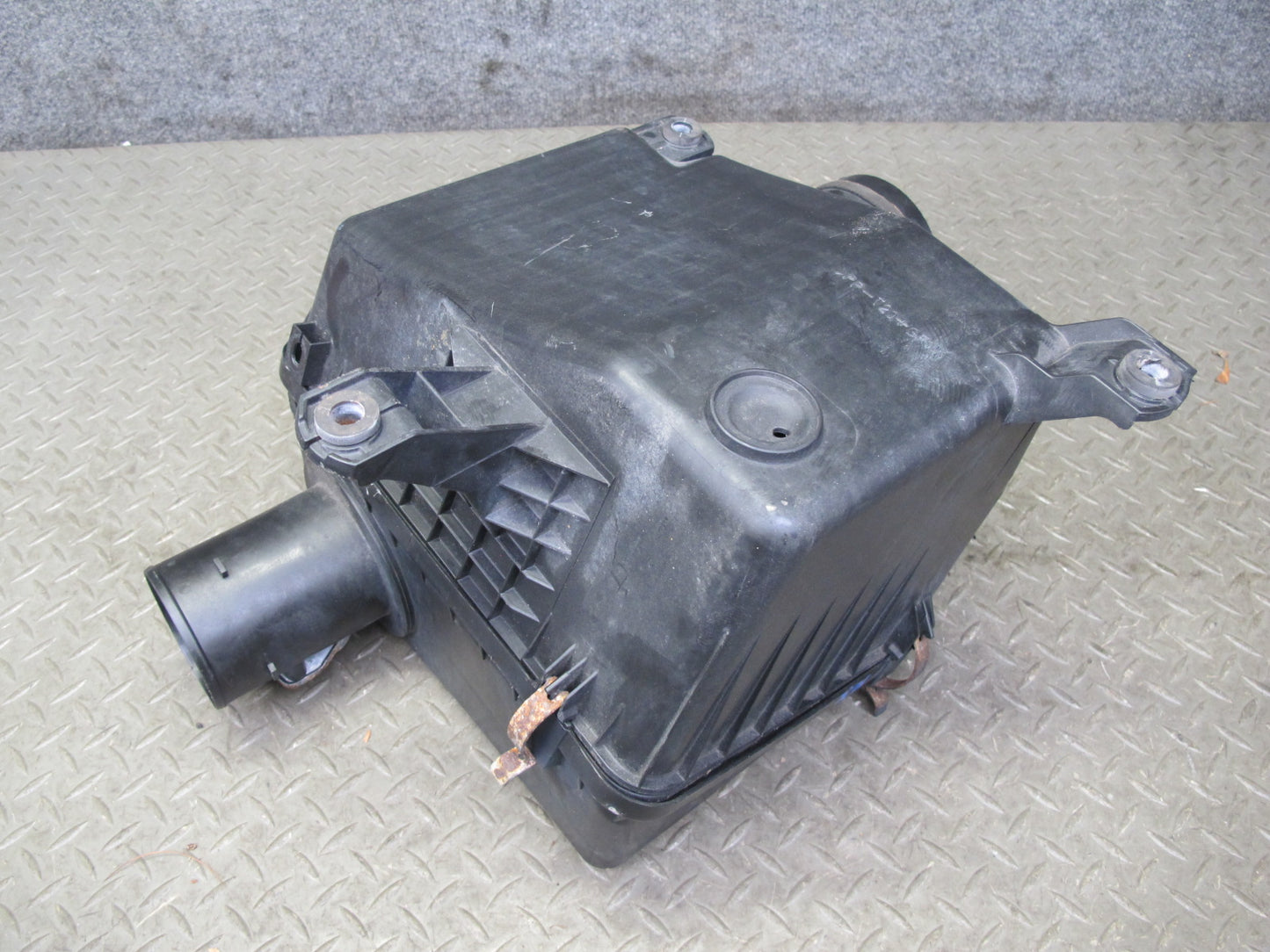 1998-2006 Lexus J100L LX470 Engine Air Intake Cleaner Filter Box Housing