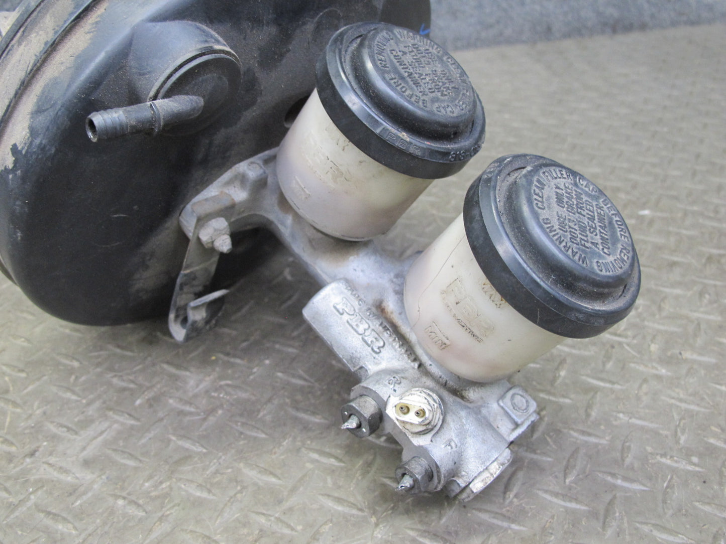 1991 Chevrolet Corvette C4 A/T Brake Master Cylinder Booster Fluid Reservoir OEM