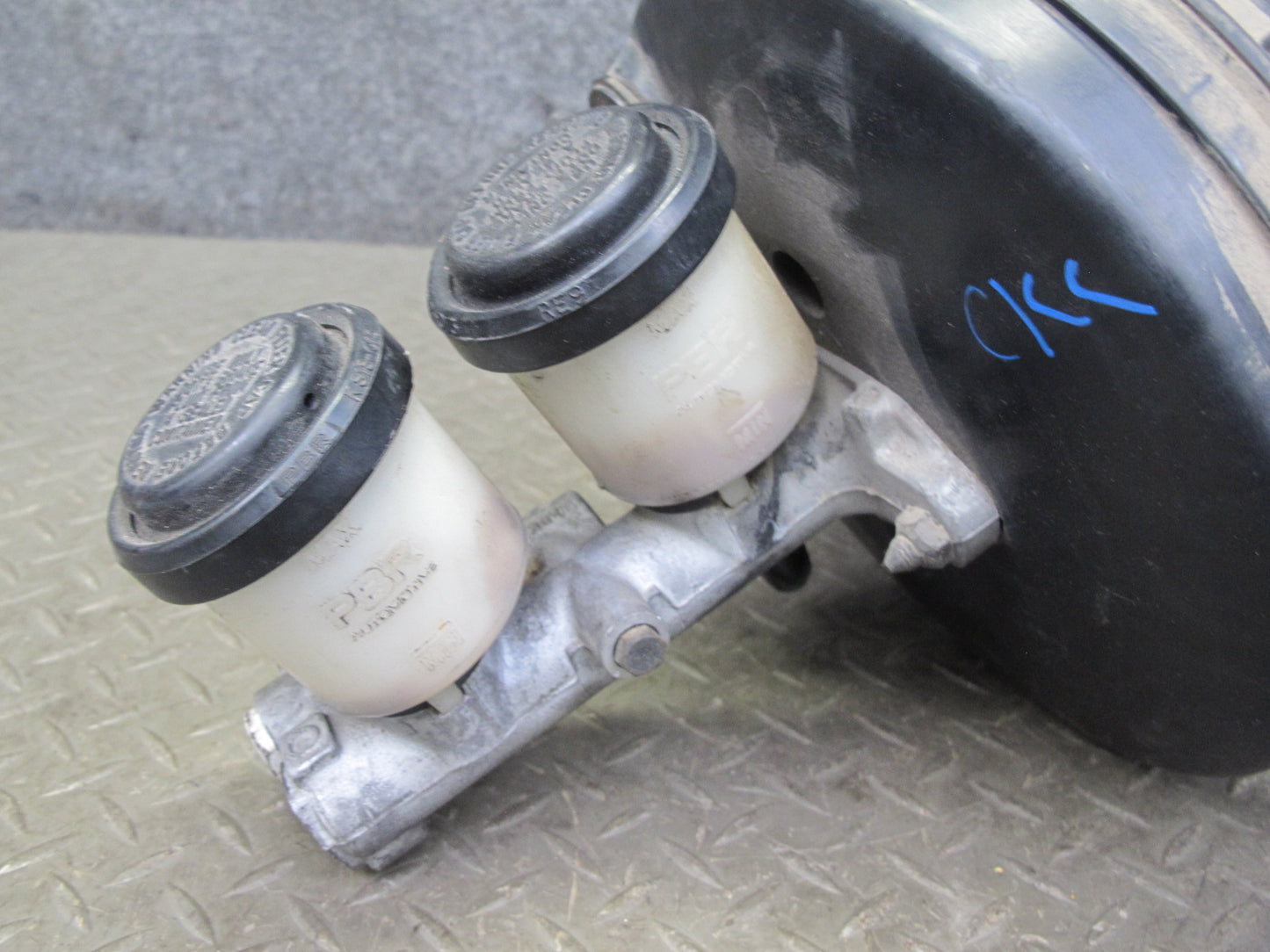 1991 Chevrolet Corvette C4 A/T Brake Master Cylinder Booster Fluid Reservoir OEM