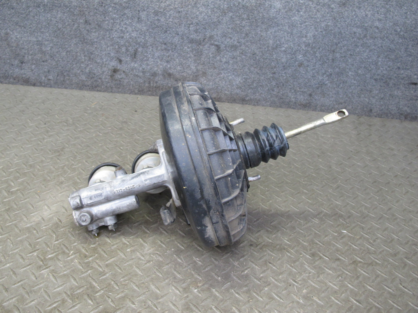 1991 Chevrolet Corvette C4 A/T Brake Master Cylinder Booster Fluid Reservoir OEM