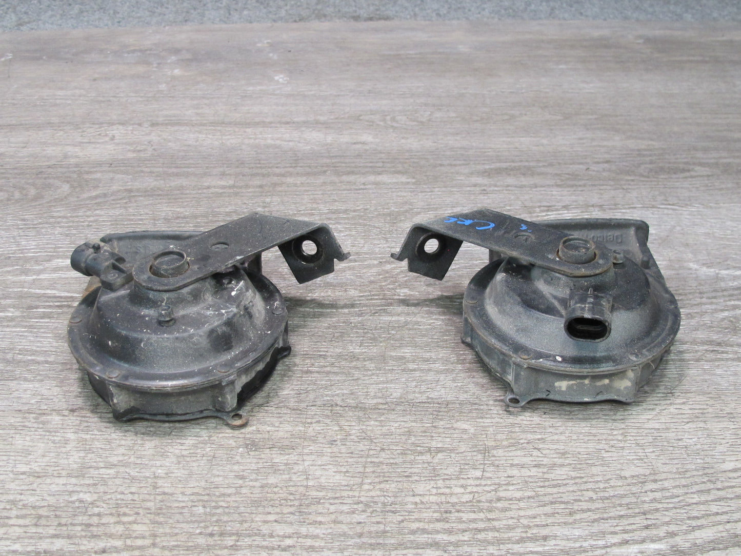 84-96 Chevrolet Corvette C4 Set of 2 High & Low Tone Note Pitch Horn Signal OEM