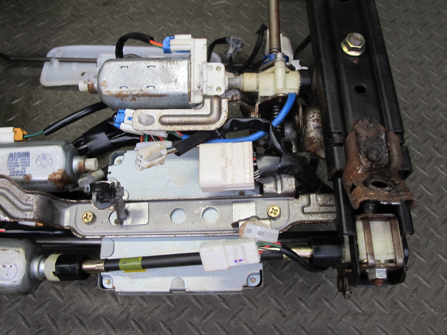 1998-2002 Lexus LX470 Front Left Driver Side Lower Seat Track Frame W/ Motor