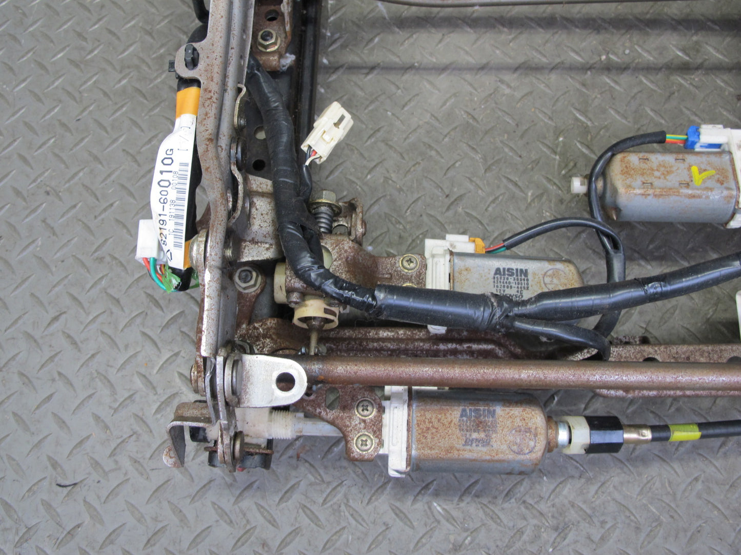 1998-2002 Lexus LX470 Front Right Pass Side Lower Seat Track Frame W/ Motor