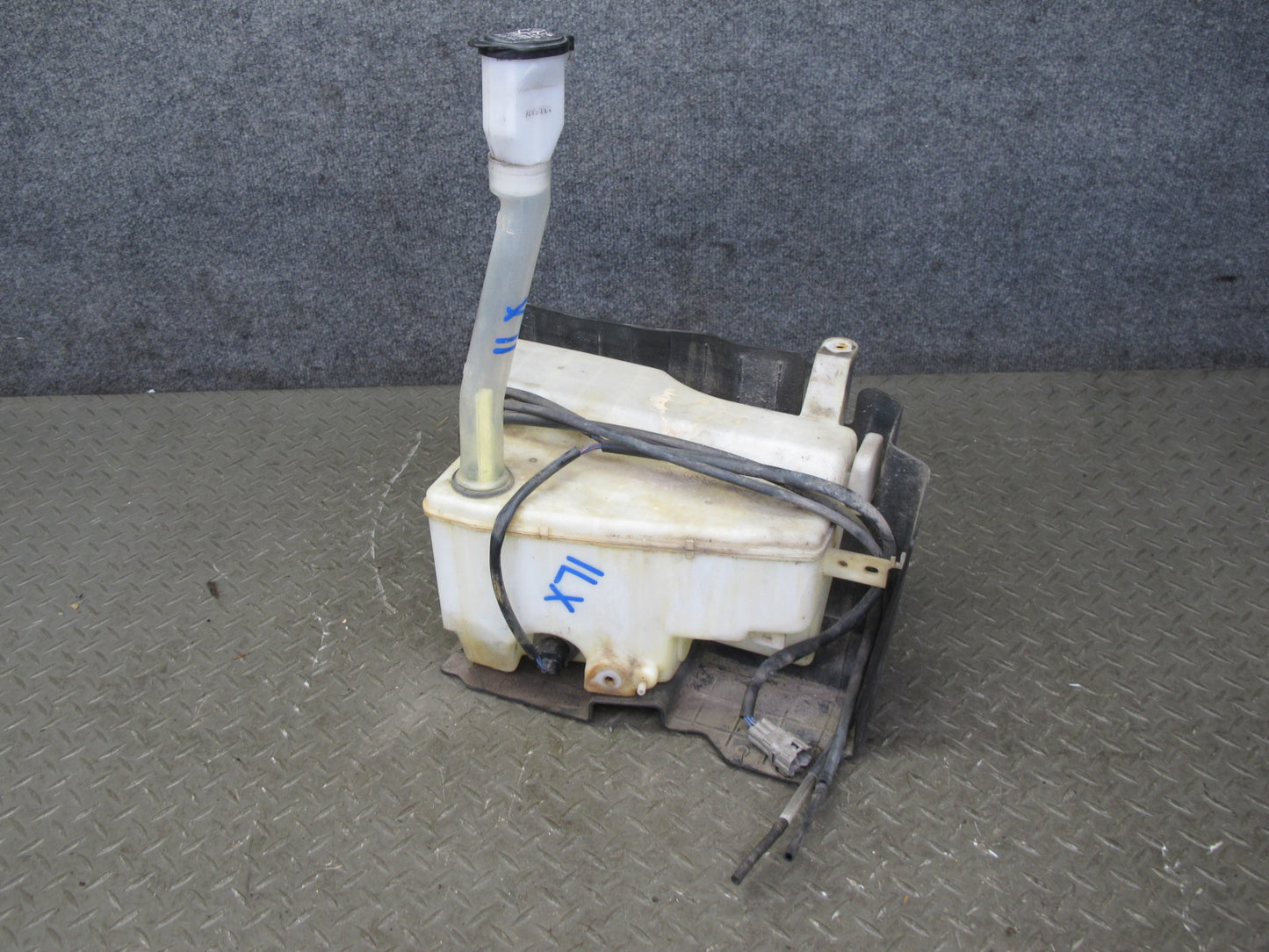 1998-2007 Lexus J100L LX470 Windshield Washer Fluid Reservoir Tank Neck Pump